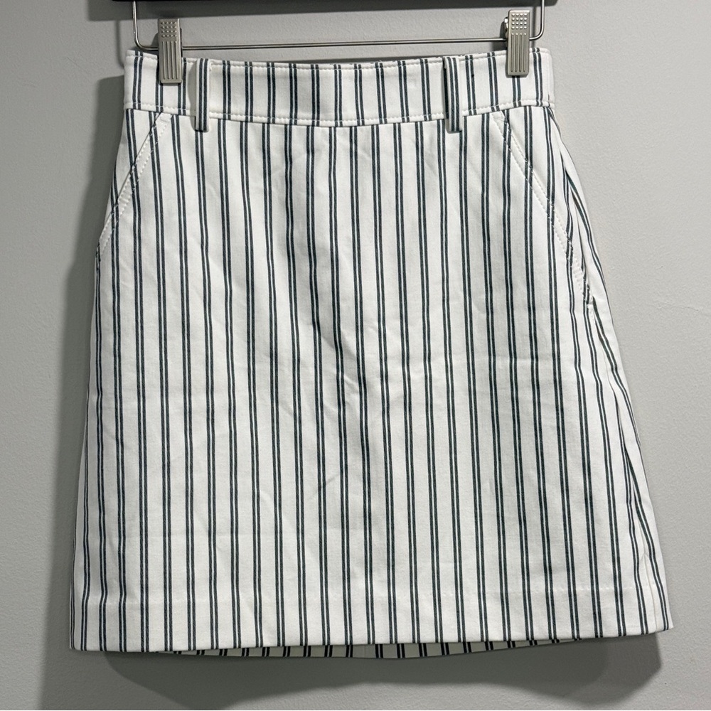 Ann Taylor Women’s Black and White‎ Striped Mini Skirt Size 0P